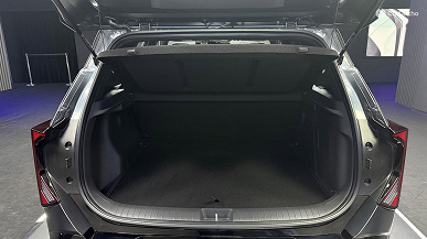 Совершенно новый Kia Seltos показали на живых фото: матовый черный цвет, три 1,5-литровых мотора и 6-ступенчатый &laquo;автомат&raquo;